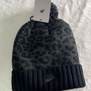 *NEW* Super Cozy and Warm 😊 Nike Womens Pom Beanie